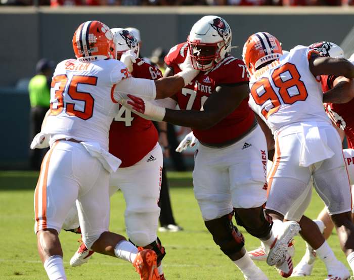 NC State OT Ikem Ekwonu blocks offensive line